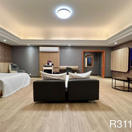 Holiday Motel Тайнань Екстер'єр фото
