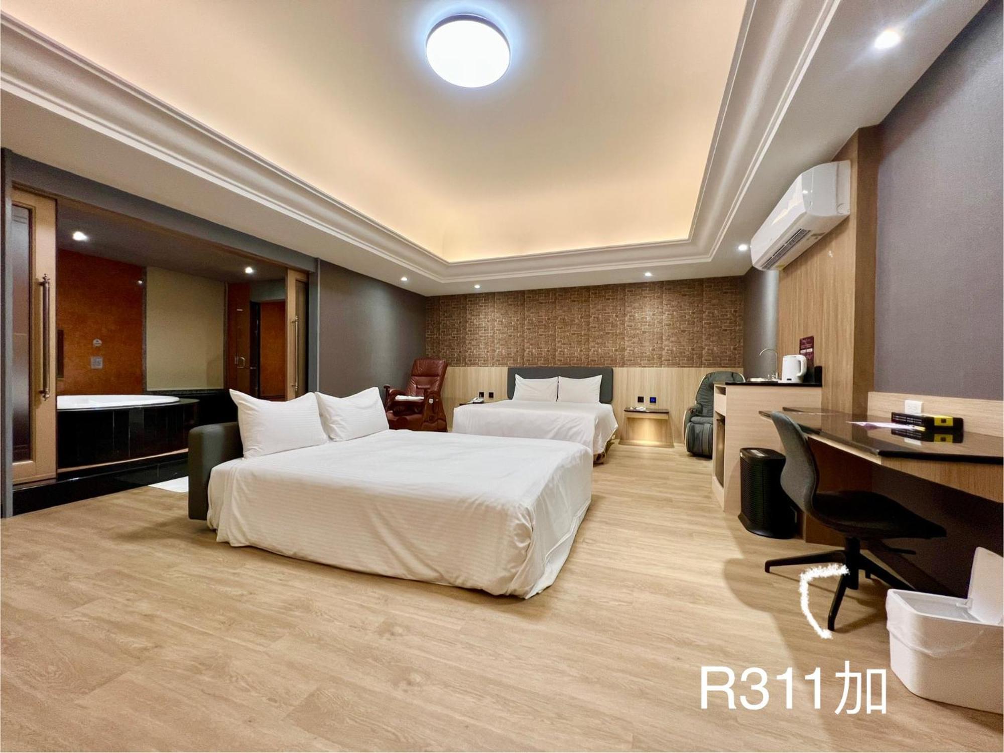 Holiday Motel Тайнань Екстер'єр фото