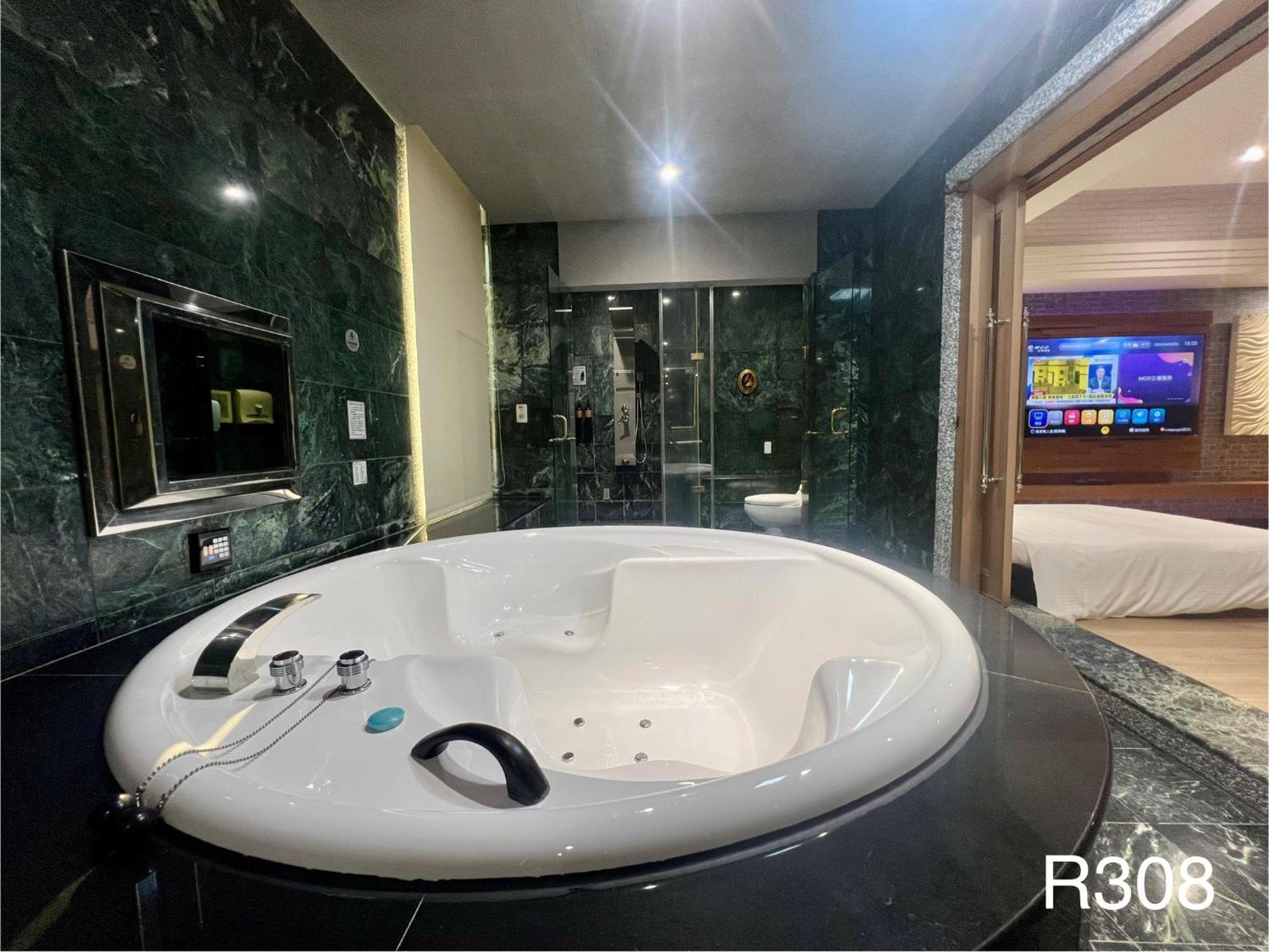 Holiday Motel Тайнань Екстер'єр фото