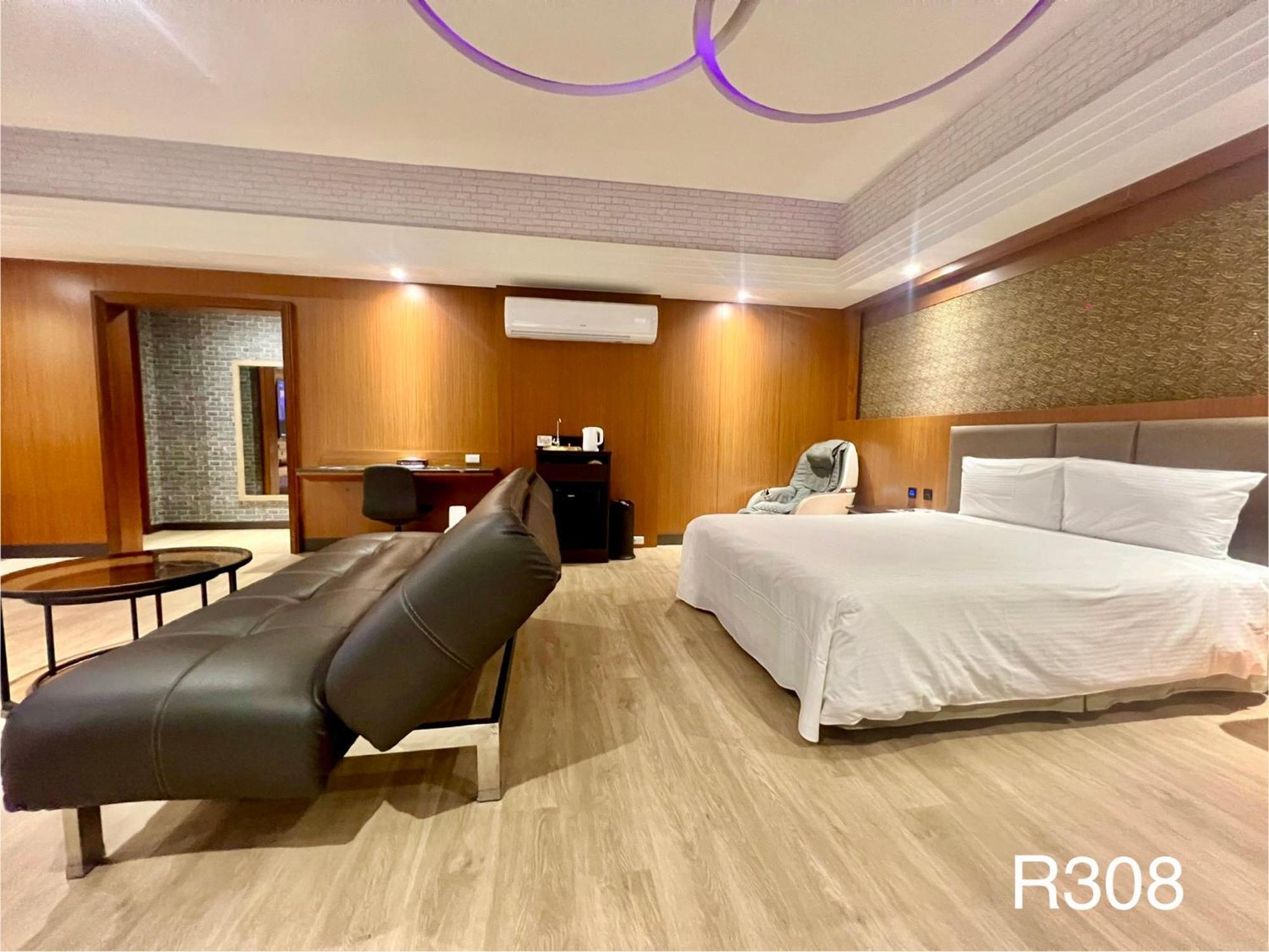 Holiday Motel Тайнань Екстер'єр фото